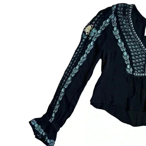 Free People Embroidered Cropped Boho Top Bell Sleeves XS - Picture 2 of 6